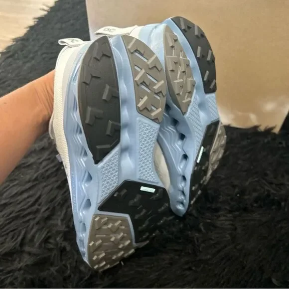 ON CLOUDSURFER Trail missiongrip glacier dust shoes sneakers sz 8 new in box